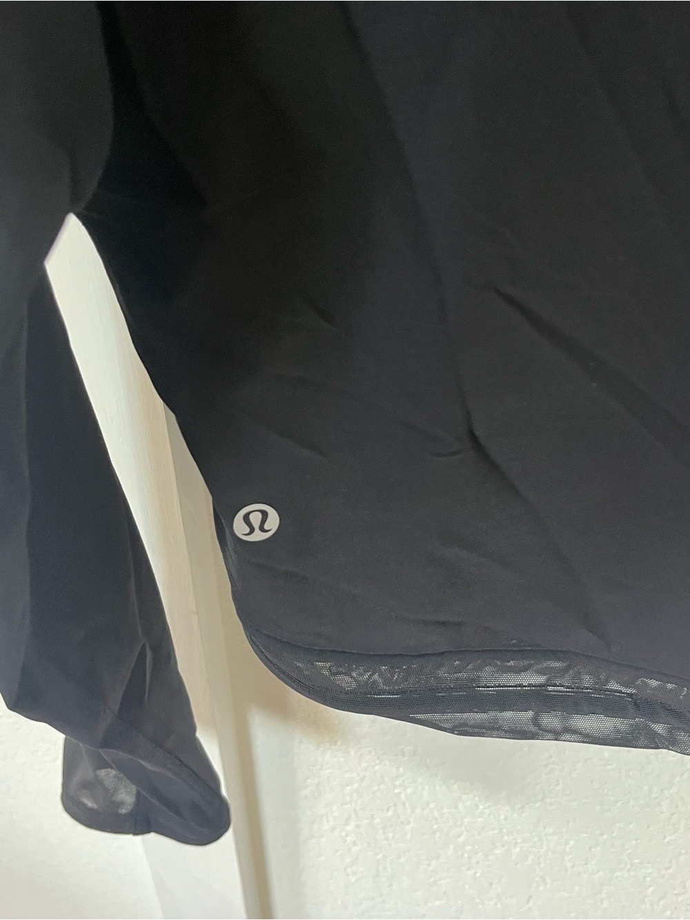 Lululemon Athletica Women's 4 Cropped Workout Long Sleeve Shirt. - Picture 6 of 6